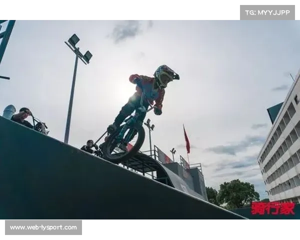 新生代BMX公园新星背向空翻训练,惊艳视频突破千万点击 新生代BMX公园新星背向空翻训练,惊艳视频突破千万点击