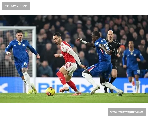 切尔西vs阿森纳半场：枪手角球优势明显，图赫尔现场观战引关注